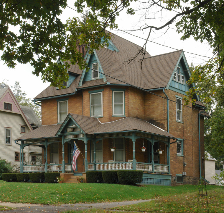 110 Mccarty St in Muncy, PA - Building Photo