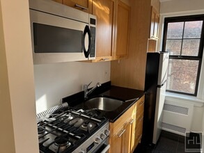 STUNNING STUDIO IN PRIME WEST VILLAGE LOCA in New York, NY - Building Photo - Building Photo