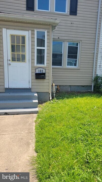109 Patapsco Ave in Dundalk, MD - Building Photo