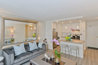 Chateau Apartments in Calgary, AB - Building Photo - Building Photo