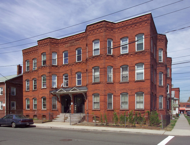 37-39 School St in Chicopee, MA - Foto de edificio - Building Photo