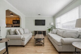 1 Atlantic Ave in Farmingdale, NY - Building Photo - Building Photo