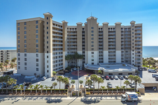 Saint Maarten Condominiums in Daytona Beach Shores, FL - Building Photo - Building Photo