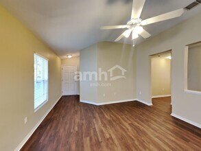 9742 Simeon Dr in Land O Lakes, FL - Foto de edificio - Building Photo