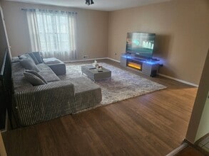 222 Orlando St in Edison, NJ - Building Photo - Building Photo