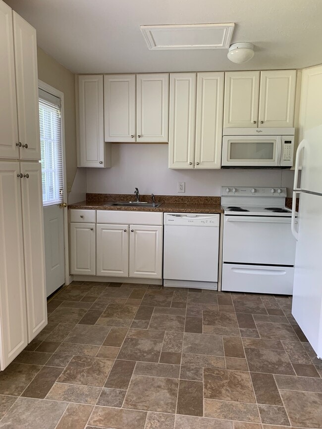 105 Cushman Rd in Ashford, CT - Building Photo - Building Photo