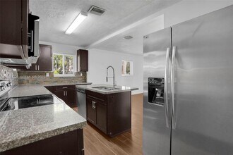 510 N 69th Ave in Hollywood, FL - Foto de edificio - Building Photo