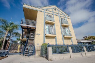 1766 Cherry Ave. in Long Beach, CA - Foto de edificio - Building Photo