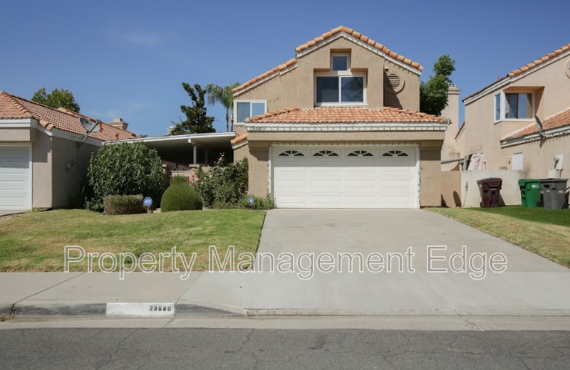 23680 Vía Olivia in Murrieta, CA - Building Photo