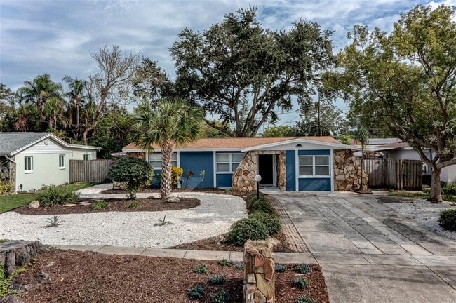 11615 W Leisure Ln in Largo, FL - Building Photo - Building Photo