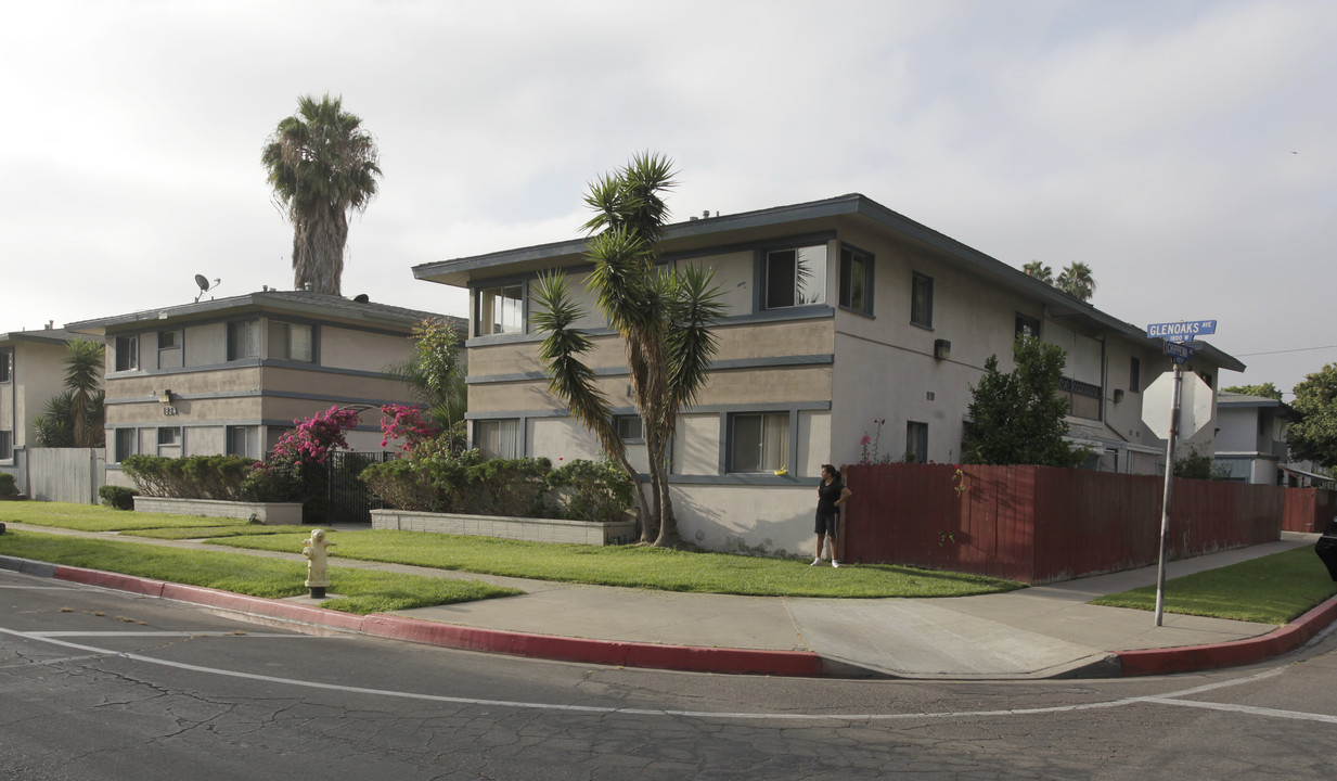 1834-1836 W Glenoaks Ave in Anaheim, CA - Building Photo