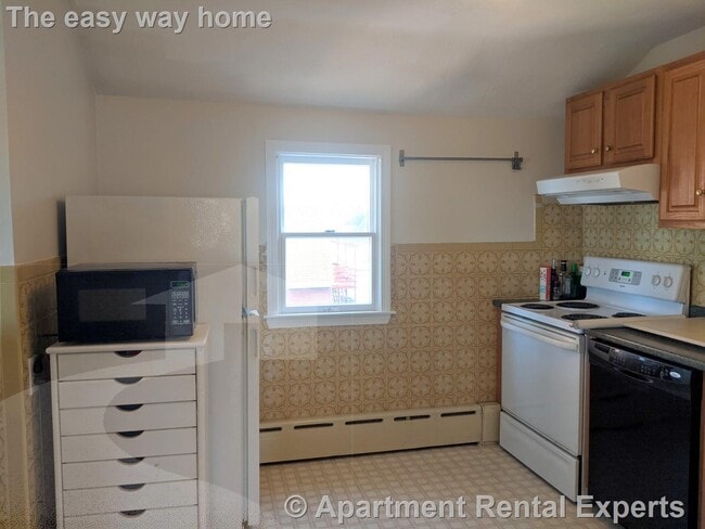 714 Broadway, Unit #4 in Somerville, MA - Foto de edificio - Building Photo