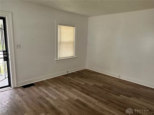 11 Grove Ave in Dayton, OH - Building Photo - Building Photo