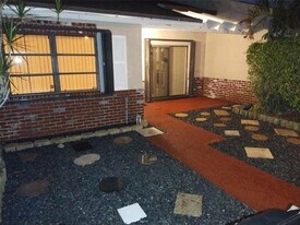 1030 NW 53rd St in Pompano Beach, FL - Building Photo