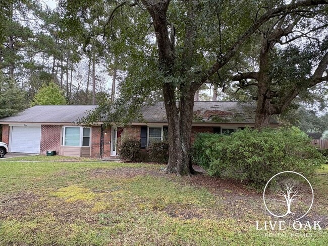 714 Hemingway Dr in Hinesville, GA - Building Photo - Building Photo