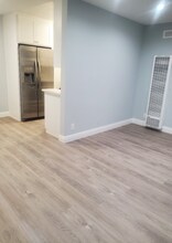 8616 Holloway Dr in West Hollywood, CA - Building Photo - Building Photo