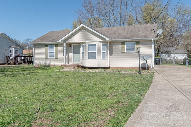 308 Alan Ct in Oak Grove, KY - Building Photo - Building Photo