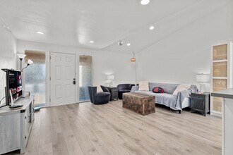 5369 Saxon St in San Diego, CA - Foto de edificio - Building Photo