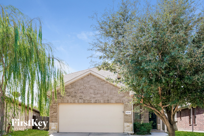 6841 Legato Ln in Fort Worth, TX - Building Photo