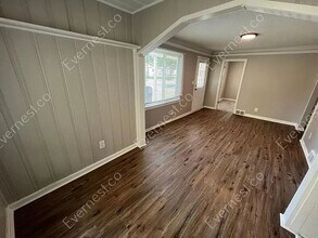 23115 Powell Ave in Hazel Park, MI - Foto de edificio - Building Photo