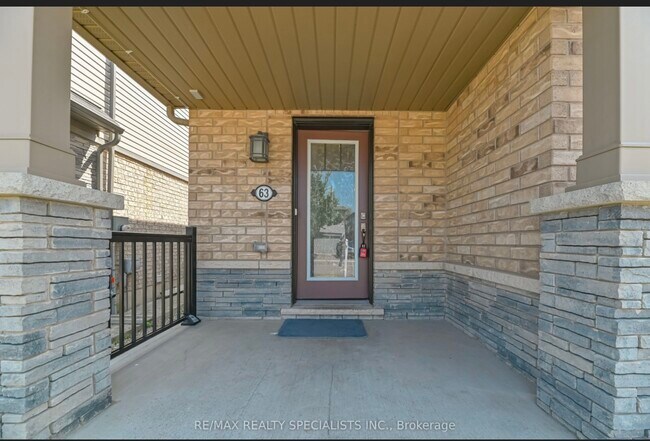 Stunning Townhouse In Stoney Creek in Hamilton, ON - Building Photo - Building Photo