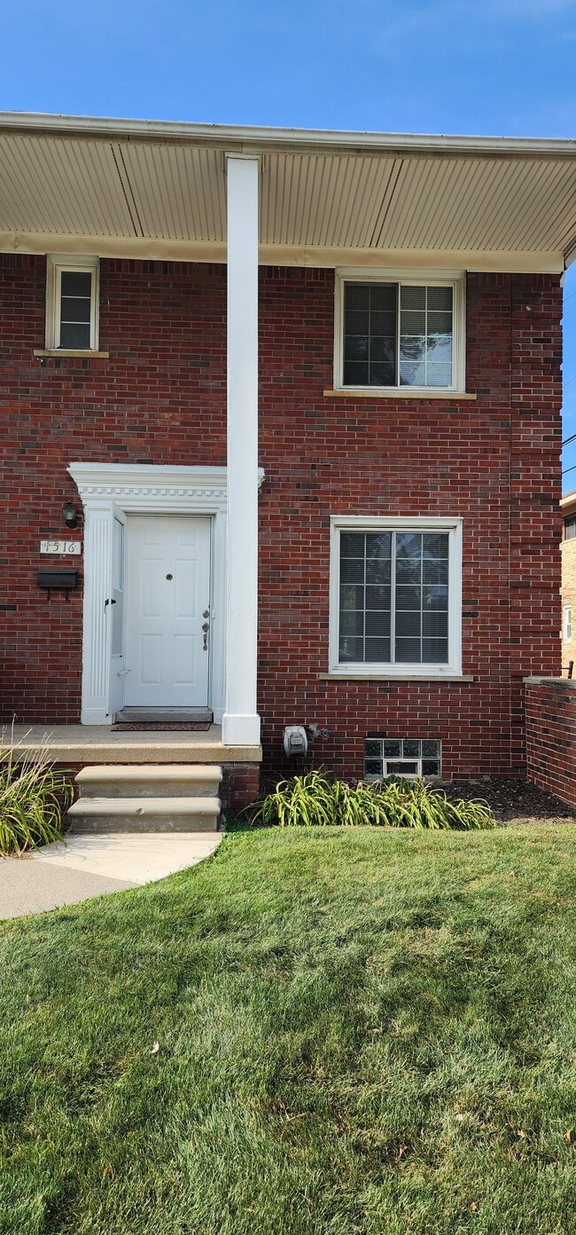 property at 1516 W Webster Rd