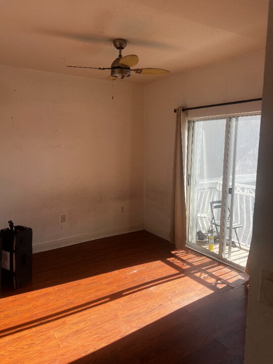 8043 NW 114th Path in Medley, FL - Building Photo