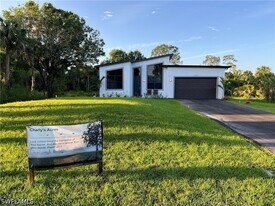 4320 30th Ave SE in Naples, FL - Building Photo