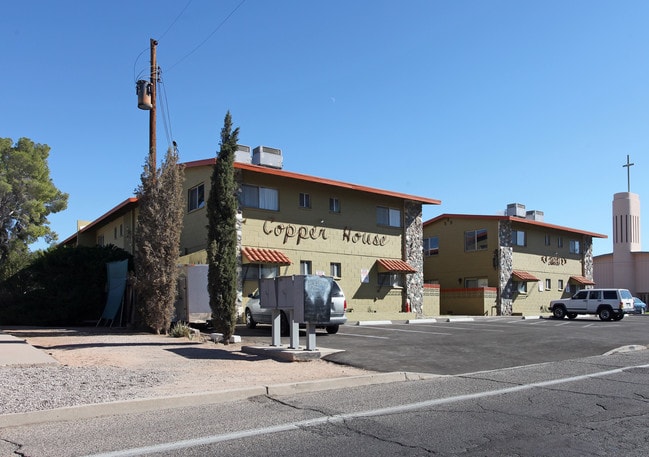 Copper House Apartments in Tucson, AZ - Foto de edificio - Building Photo