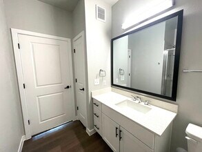6901 Co Rd 110 in Round Rock, TX - Foto de edificio - Building Photo