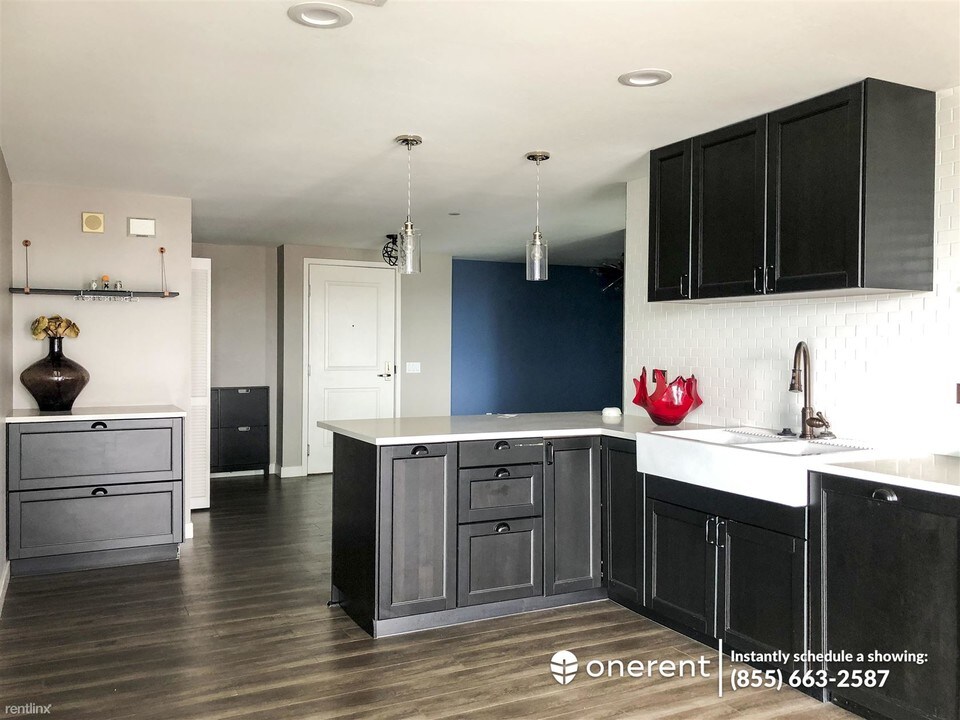 1080 Park Blvd-Unit -Unit 1710 in San Diego, CA - Building Photo