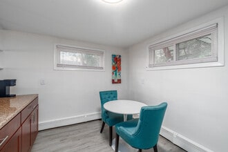 1817 Burnet Ave - Utilities Included in Syracuse, NY - Building Photo - Interior Photo
