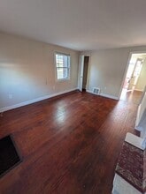 430 Bartine St, Unit 432 in Somerville, NJ - Building Photo - Building Photo