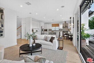 9036 W 24th St in Los Angeles, CA - Building Photo - Building Photo