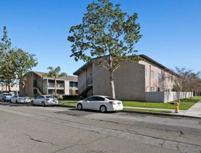 The Daisy Apartments in Anaheim, CA - Building Photo - Primary Photo