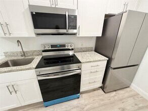 4345 Vicliff Rd in West Palm Beach, FL - Building Photo - Building Photo