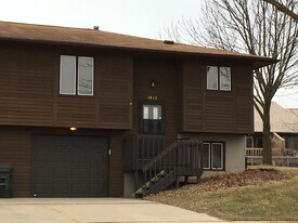 1843 Hollywood Ct in Iowa City, IA - Building Photo