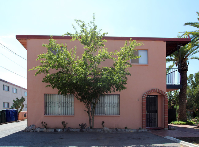 947 N Alvernon Way in Tucson, AZ - Foto de edificio - Building Photo