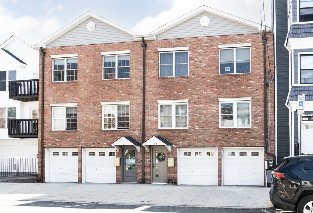 122 Ogden Ave in Jersey City, NJ - Building Photo