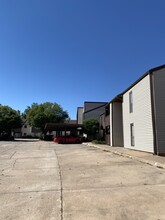 412 N Oakwood Rd, Unit #106 in Enid, OK - Building Photo - Building Photo