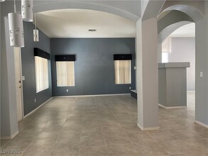 9172 W Viking Rd in Las Vegas, NV - Building Photo - Building Photo
