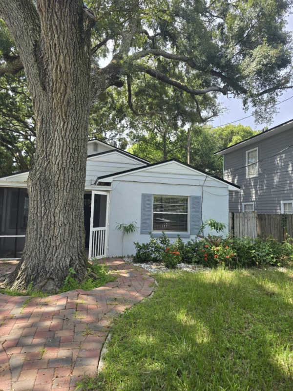 property at 1200 Altaloma Ave