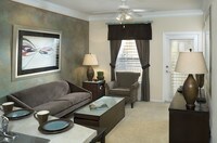 Building Photo - Camden Orange Court Apartments in Orlando, Florida