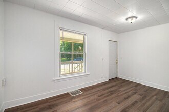 147 Isbell St in Lansing, MI - Building Photo - Building Photo