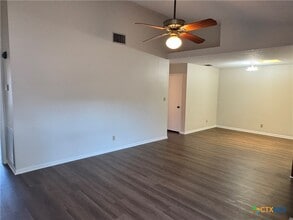 118 Rattan Dr in Victoria, TX - Foto de edificio - Building Photo