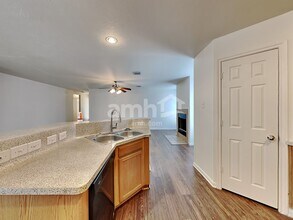 2207 Shady Pine Dr in Conroe, TX - Building Photo - Building Photo