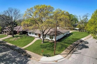 3040 Ponder Pl in Dallas, TX - Building Photo - Building Photo