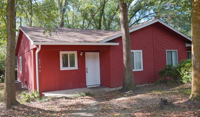 2739 W Tharpe St in Tallahassee, FL - Building Photo - Building Photo