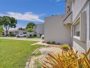 8662 Bridle Path Ct in Davie, FL - Building Photo - Building Photo