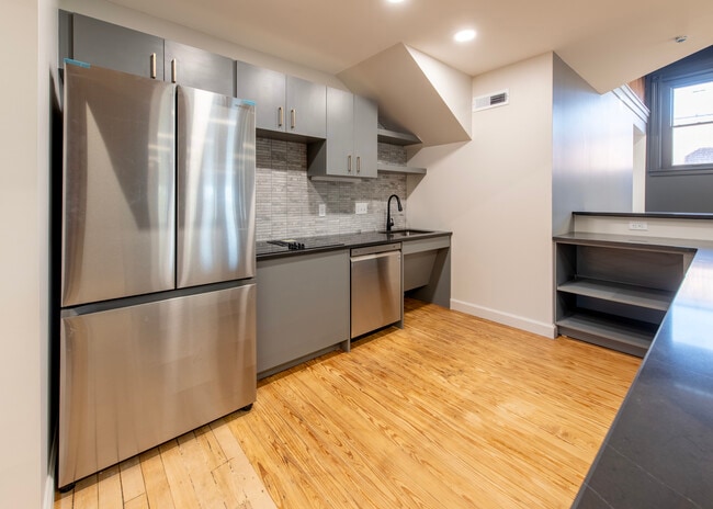 336 S State St in Ann Arbor, MI - Foto de edificio - Building Photo